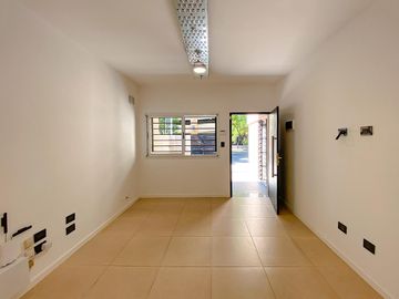 Casa a Estrenar  con  Local Comercial