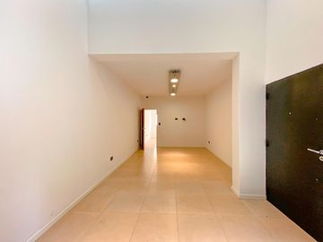 Casa a Estrenar  con  Local Comercial