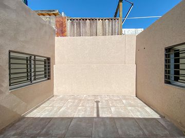 Casa a Estrenar  con  Local Comercial