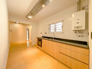 Casa a Estrenar  con  Local Comercial