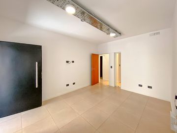 Casa a Estrenar  con  Local Comercial