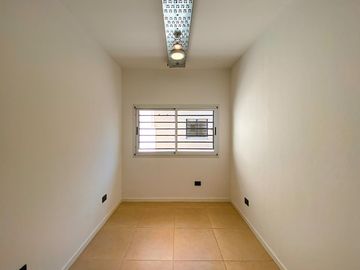 Casa a Estrenar  con  Local Comercial