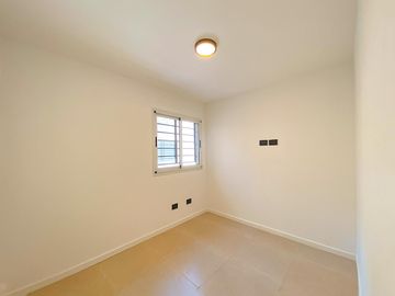 Casa a Estrenar  con  Local Comercial