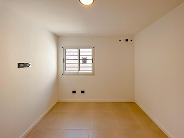 Casa a Estrenar  con  Local Comercial