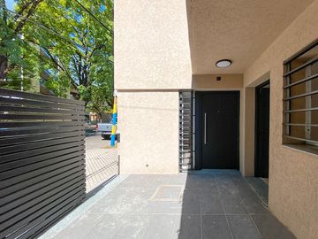 Casa a Estrenar  con  Local Comercial