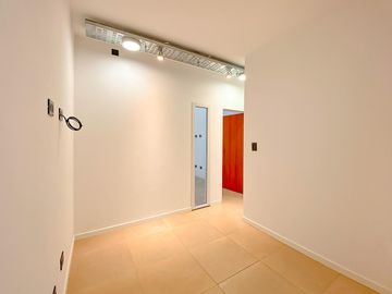Casa a Estrenar  con  Local Comercial