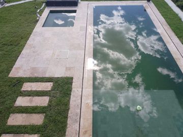 Magnífica casa en Weston barrio privado Francisco Alvarez, acceso oeste