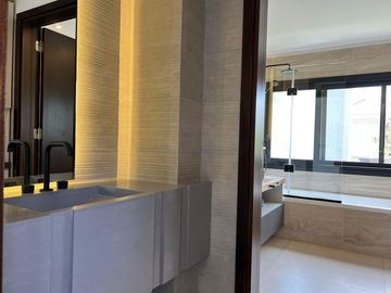 Magnífica casa en Weston barrio privado Francisco Alvarez, acceso oeste