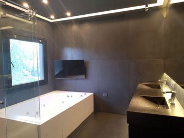 Magnífica casa en Weston barrio privado Francisco Alvarez, acceso oeste
