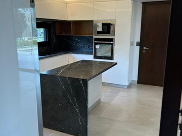 Magnífica casa en Weston barrio privado Francisco Alvarez, acceso oeste