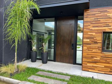 Magnífica casa en Weston barrio privado Francisco Alvarez, acceso oeste