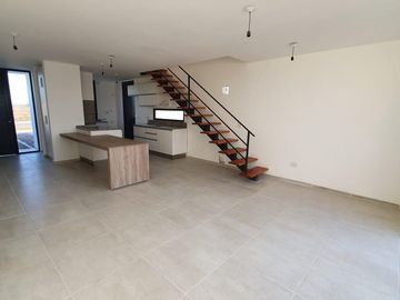 DUPLEX TRES DORMITORIOS EN VENTA, DOCTA URBANIZACION