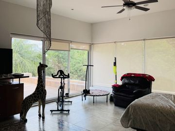 Casa en Venta en Yucatán Country Club, con vista al lago y  campo de Golf