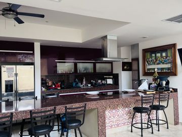 Casa en Venta en Yucatán Country Club, con vista al lago y  campo de Golf