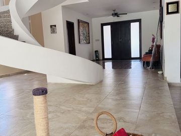 Casa en Venta en Yucatán Country Club, con vista al lago y  campo de Golf