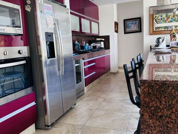 Casa en Venta en Yucatán Country Club, con vista al lago y  campo de Golf