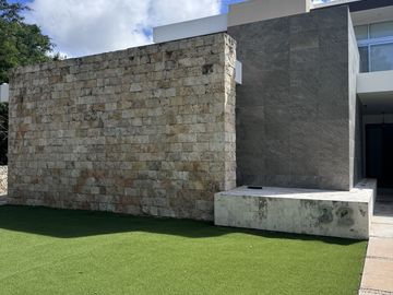 Casa en Venta en Yucatán Country Club, con vista al lago y  campo de Golf