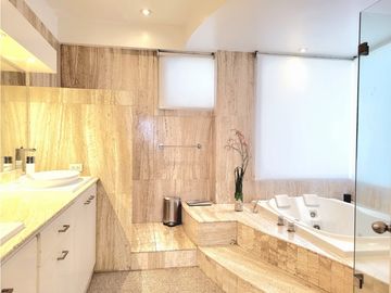 González Suárez, Departamento en Venta, 200m2, 3 Habitaciones