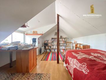 LOS ORIENTES VENDE AMPLIA CASA 4D 3B PASAJE CERRADO VIÑA