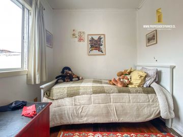 LOS ORIENTES VENDE AMPLIA CASA 4D 3B PASAJE CERRADO VIÑA
