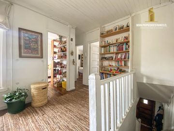 LOS ORIENTES VENDE AMPLIA CASA 4D 3B PASAJE CERRADO VIÑA