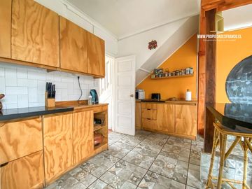 LOS ORIENTES VENDE AMPLIA CASA 4D 3B PASAJE CERRADO VIÑA