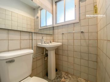 LOS ORIENTES VENDE AMPLIA CASA 4D 3B PASAJE CERRADO VIÑA