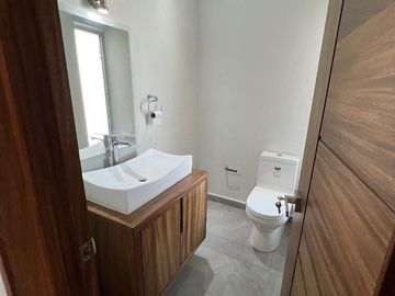 Casa Venta  en Valle Imperial Zapopan, amplia en un coto exclusivo