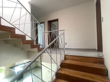 Casa Venta  en Valle Imperial Zapopan, amplia en un coto exclusivo