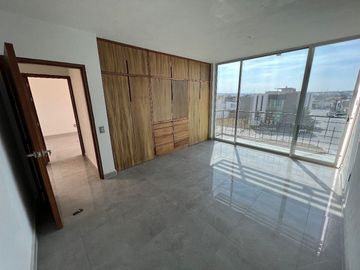 Casa Venta  en Valle Imperial Zapopan, amplia en un coto exclusivo