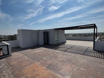 Casa Venta  en Valle Imperial Zapopan, amplia en un coto exclusivo