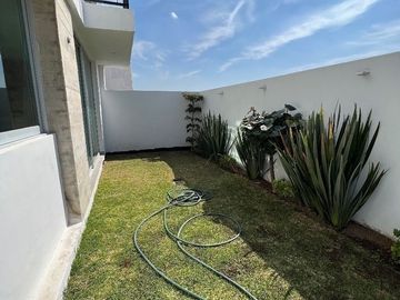 Casa Venta  en Valle Imperial Zapopan, amplia en un coto exclusivo