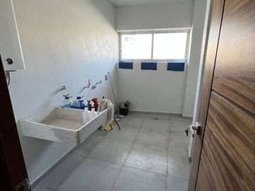Casa Venta  en Valle Imperial Zapopan, amplia en un coto exclusivo