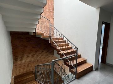 Casa Venta  en Valle Imperial Zapopan, amplia en un coto exclusivo