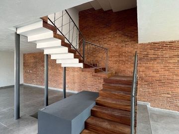 Casa Venta  en Valle Imperial Zapopan, amplia en un coto exclusivo