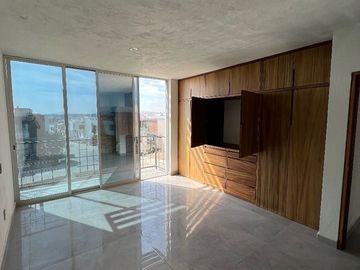 Casa Venta  en Valle Imperial Zapopan, amplia en un coto exclusivo
