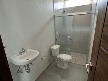 Casa Venta  en Valle Imperial Zapopan, amplia en un coto exclusivo