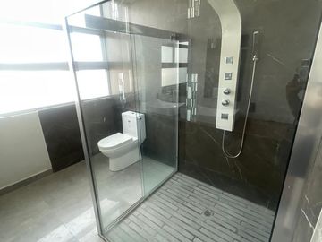 Casa Venta  en Valle Imperial Zapopan, amplia en un coto exclusivo