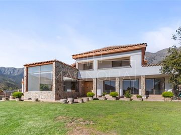 Casa en Venta en condominio la aurora con vista a todo el valle