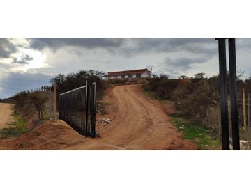 HERMOSA CASA EN PARCELA, LOS LAURELES-LIMACHE