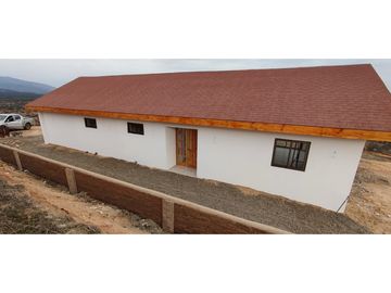 HERMOSA CASA EN PARCELA, LOS LAURELES-LIMACHE