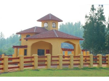 HERMOSA CASA EN PARCELA, LOS LAURELES-LIMACHE