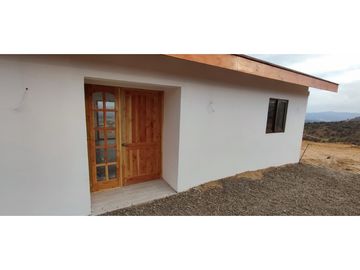 HERMOSA CASA EN PARCELA, LOS LAURELES-LIMACHE