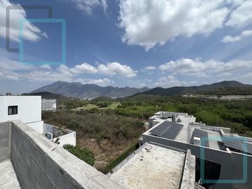 CASA EN VENTA SIERRA ALTA ZONA CARRETERA NACIONAL MONTERREY
