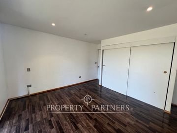 Parcela con moderna y sólida Casa en Portal San Juan
