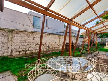 Venta casa con increíble potencial. La Reina