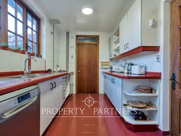 Venta casa con increíble potencial. La Reina