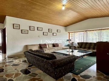 Casa Esquinera con Amplio Terreno en Santa Margarita - Pasadena