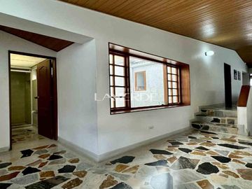 Casa Esquinera con Amplio Terreno en Santa Margarita - Pasadena