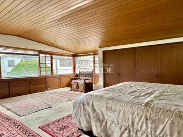Casa Esquinera con Amplio Terreno en Santa Margarita - Pasadena